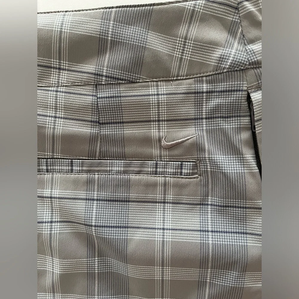 Women’s Nike Dri-Fit golf skort, size 4 gray plaid, pleated skirt workout active